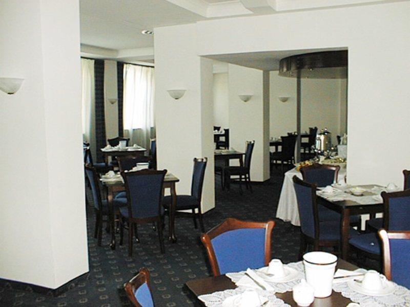 شيفيتافيكْيا Hotel Mediterraneo المطعم الصورة