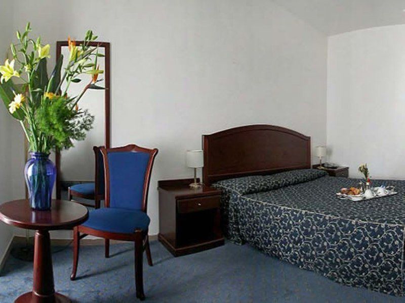 شيفيتافيكْيا Hotel Mediterraneo الغرفة الصورة
